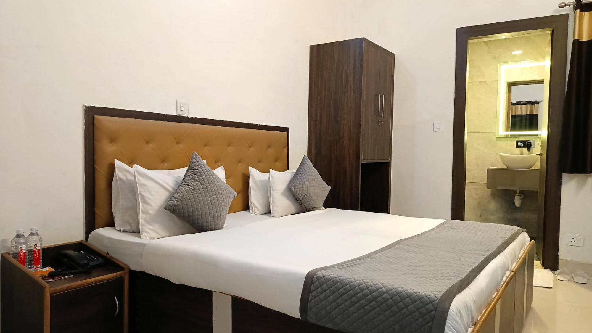Hotel Shyam Palace India Agra 아그라 외부 사진